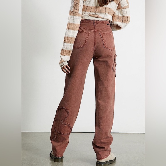 PacSun Flower Patch 90’s Boyfriend Jeans - Picture 3 of 16